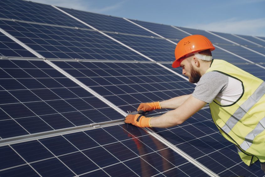 Saiba quais os 5 benefícios da energia solar para empresas