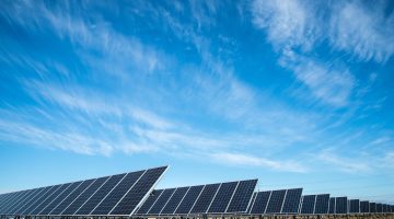 Os benefícios da energia solar para residências e empresas