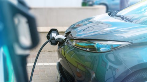 Energia solar para carregamento de veículos elétricos: tendência do futuro